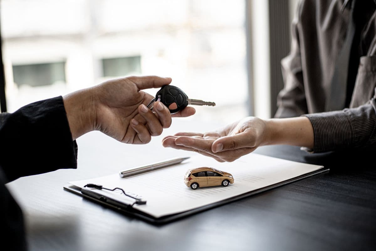 Car key exchange between two men