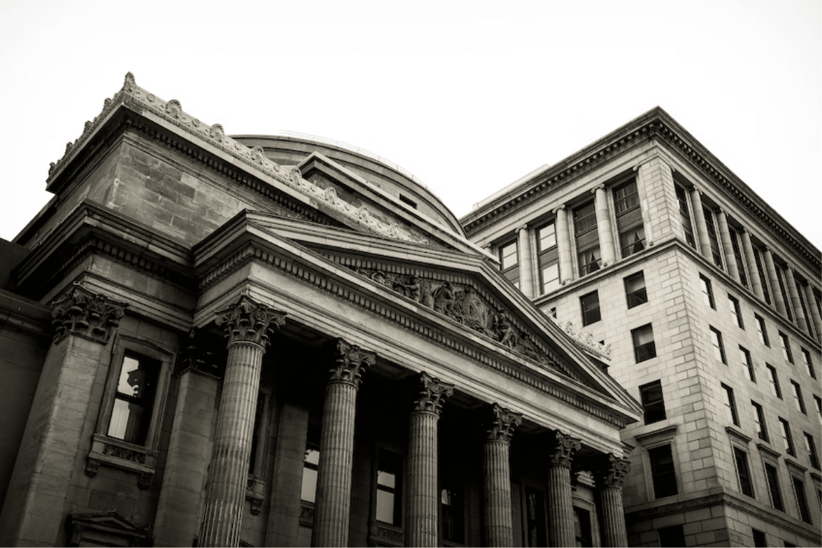 Monochrome image of a building with classic columns