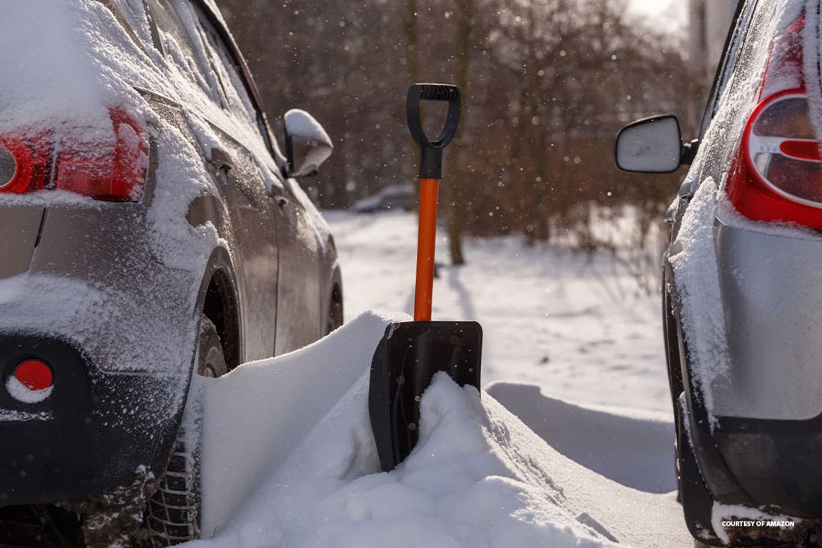 The 10 Best Car Snow Shovels Strong Enough for Canadian Winters