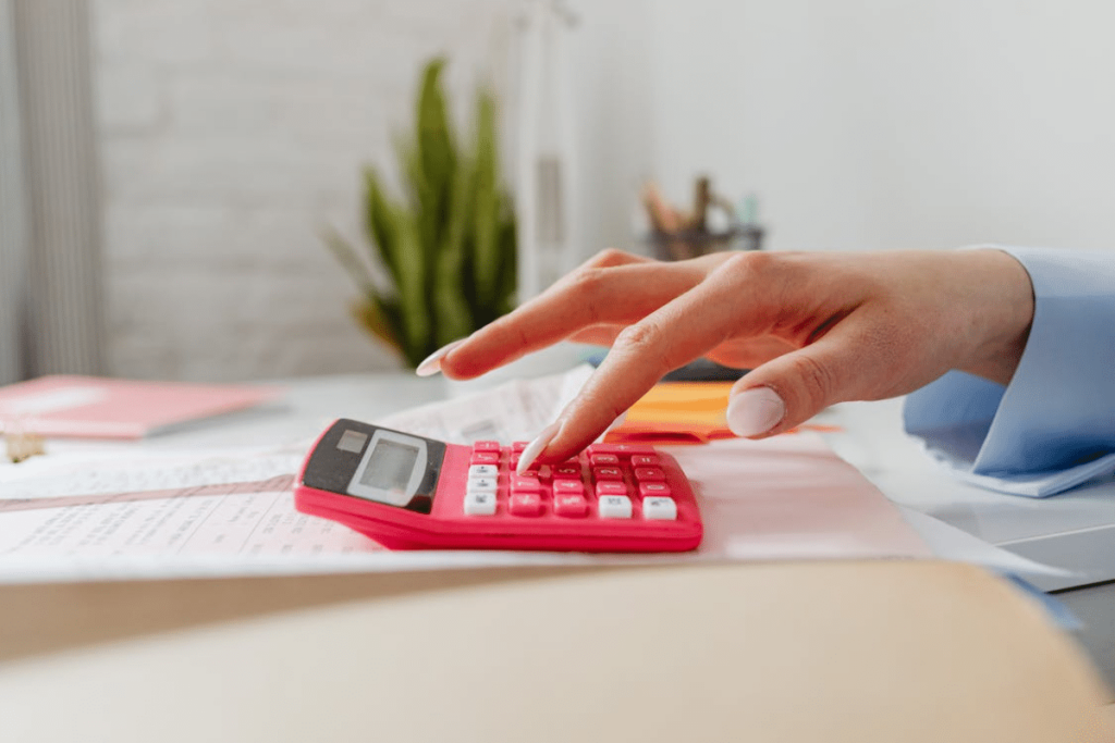 A women performing math operations with a calculator
